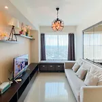 Chic And Cozy 2Br Grand Kamala Lagoon Apartment By Travelio