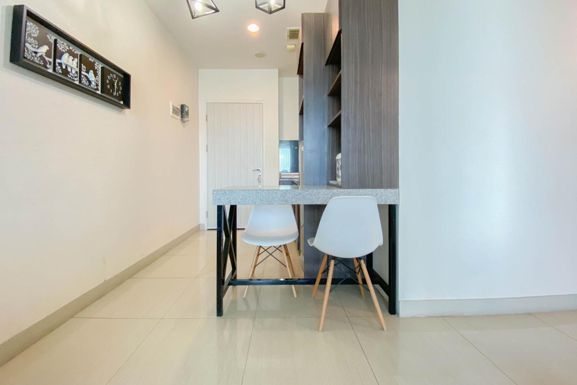 Chic And Cozy 2br Grand Kamala Lagoon By Travelio Apartemen Bekasi