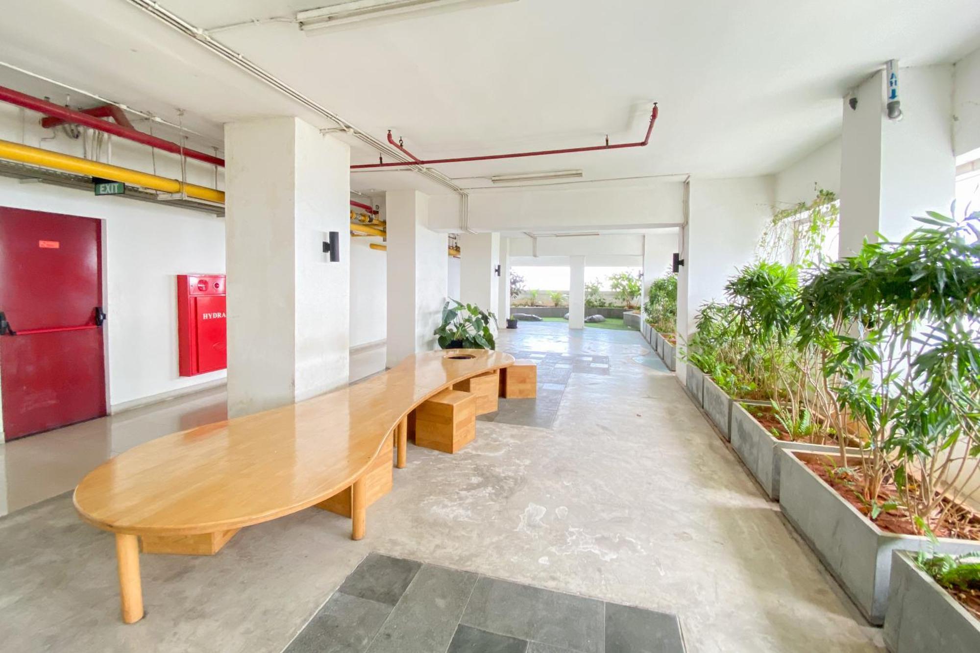 Apartemen Chic And Cozy 2br Grand Kamala Lagoon By Travelio