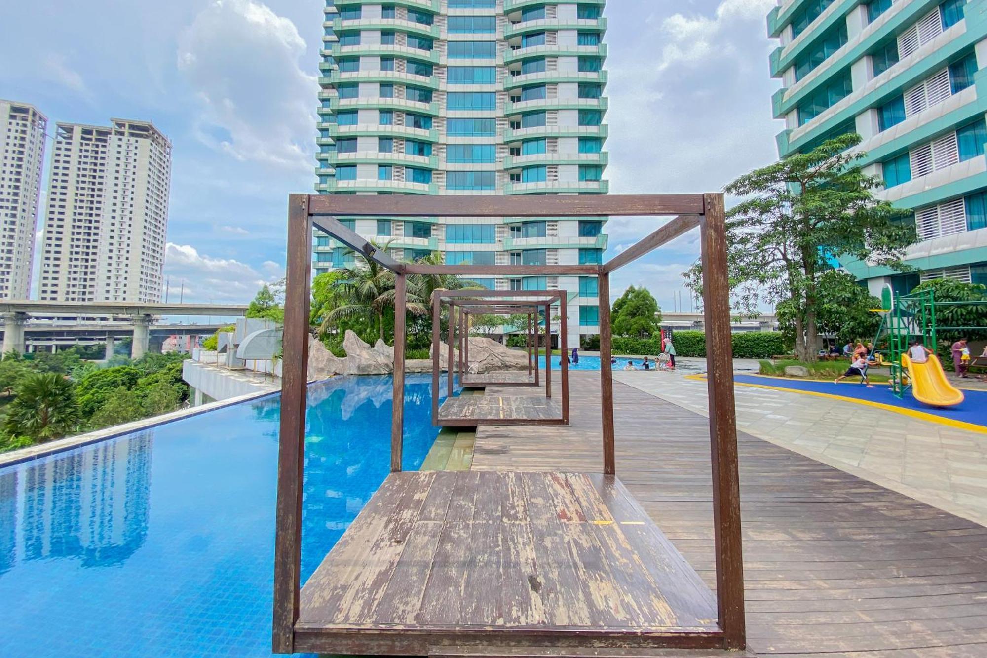 Apartemen Chic And Cozy 2br Grand Kamala Lagoon By Travelio Bekasi